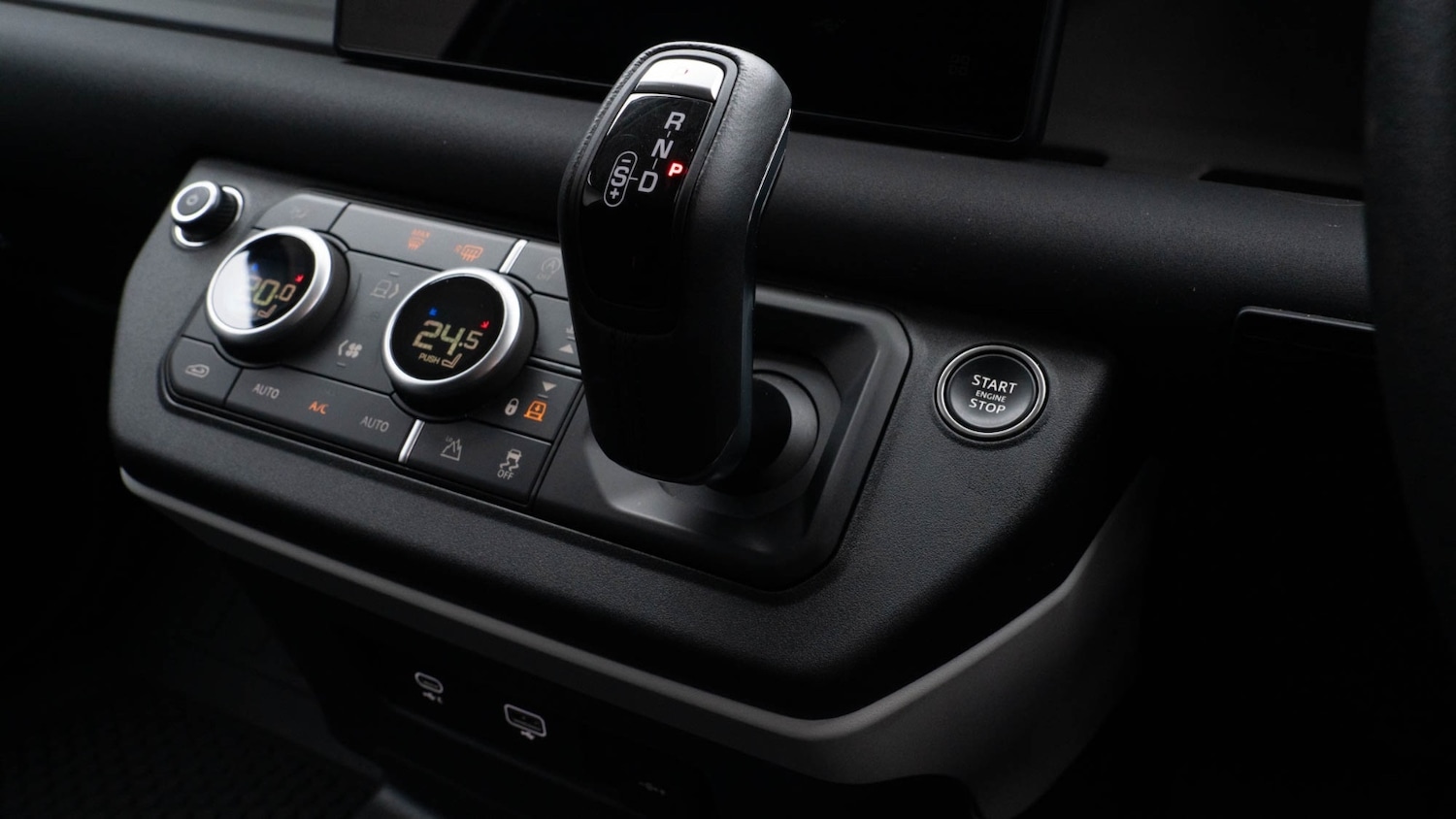 Used Land Rover Defender 2023 for sale - 76140262: Photo 15