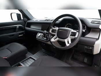 Used Land Rover Defender 2023 for sale - 76140262: Photo 2