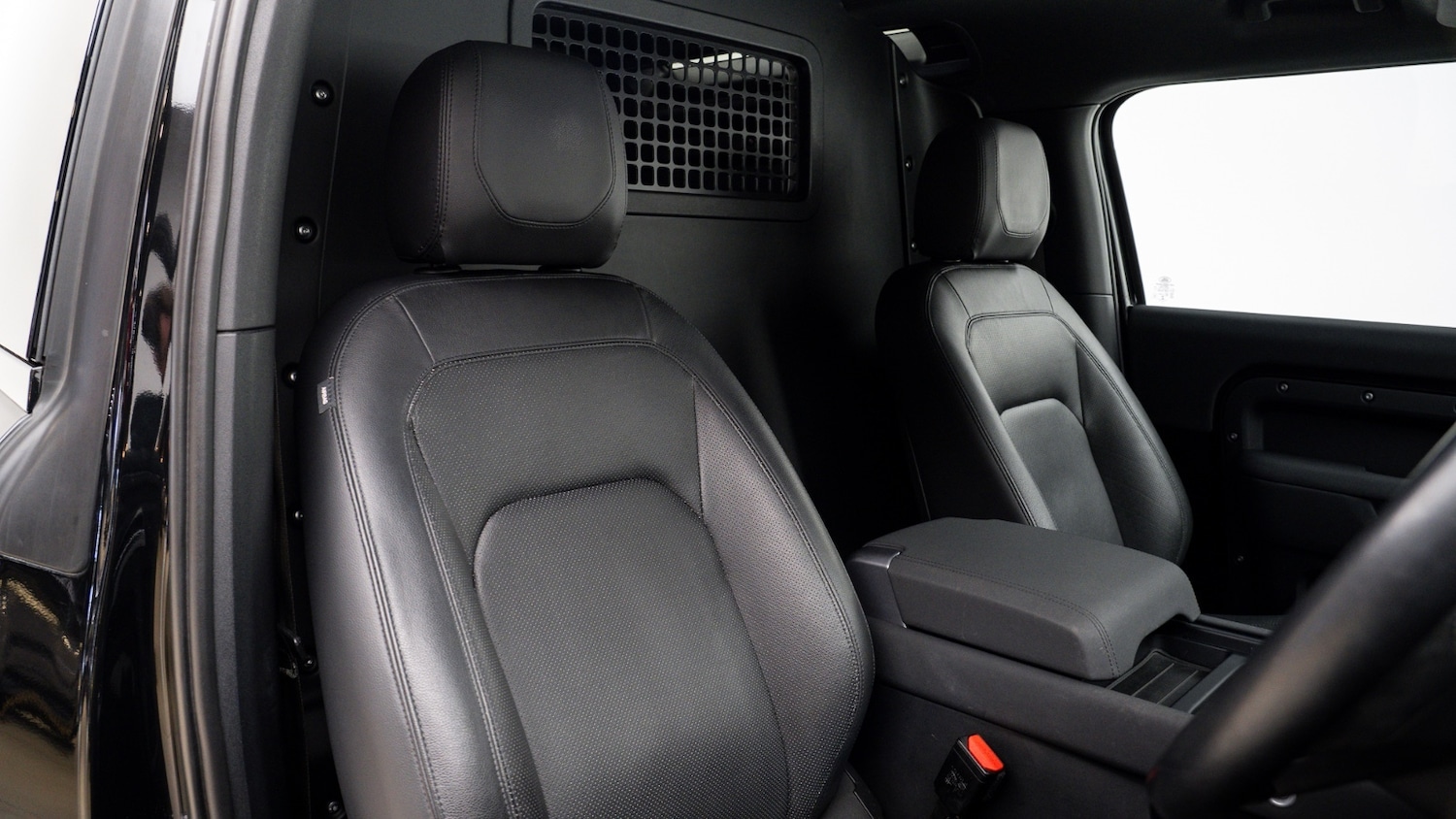 Used Land Rover Defender 2023 for sale - 77893924: Photo 3