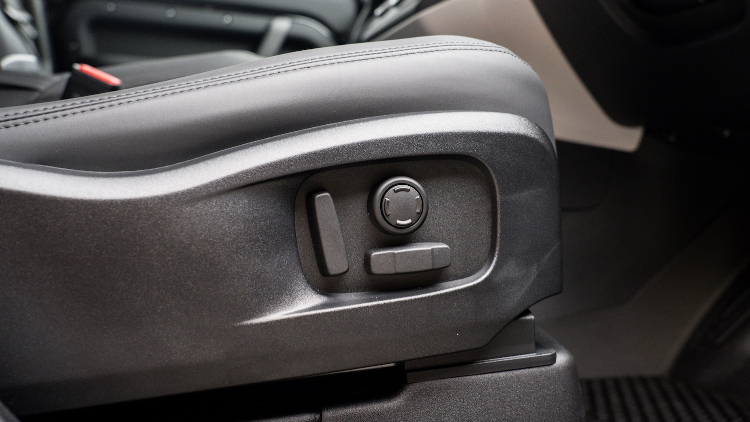 Used Land Rover Defender 2026 for sale - 78165842: Photo 14