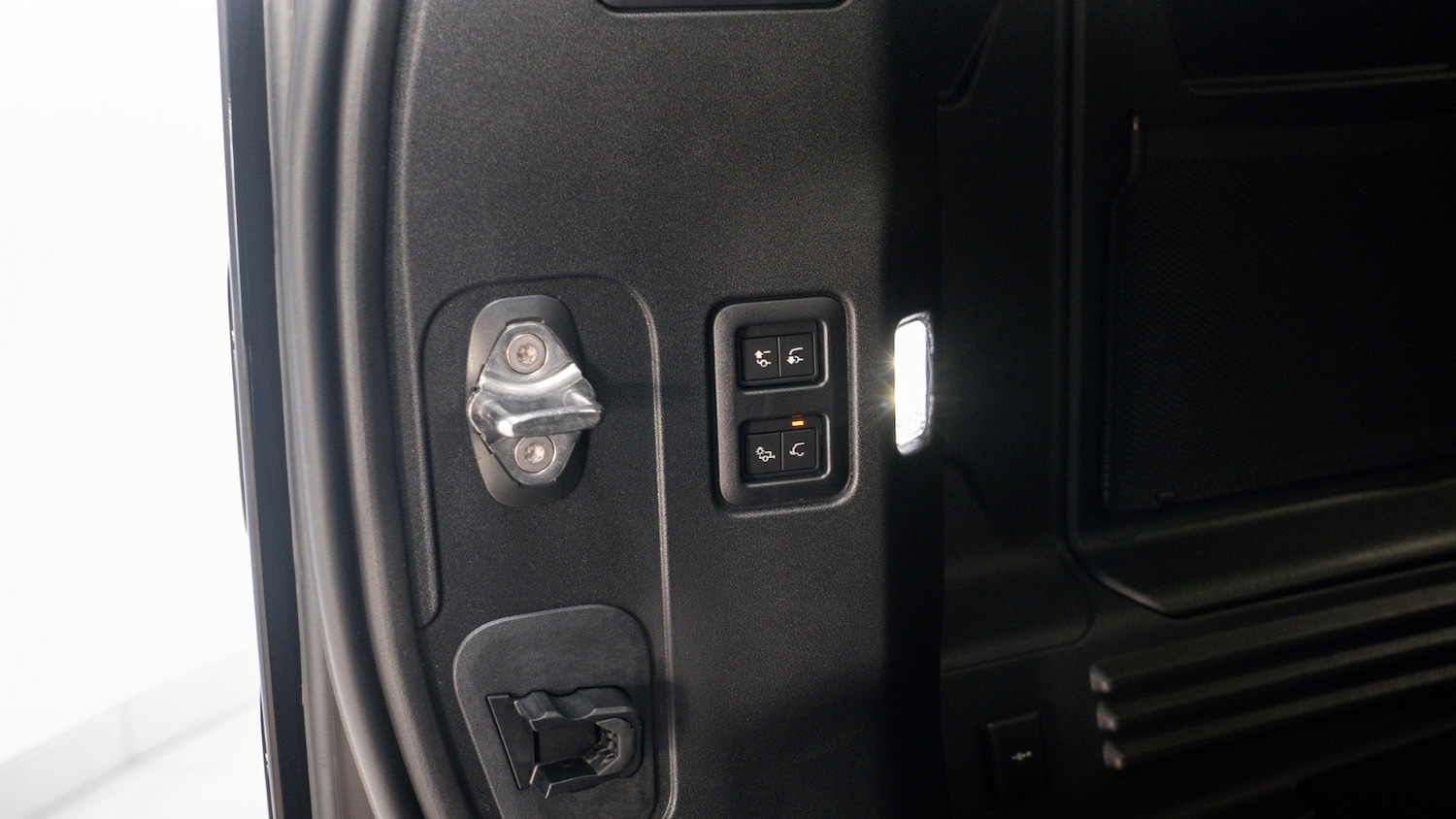 Used Land Rover Defender 2026 for sale - 78165842: Photo 9