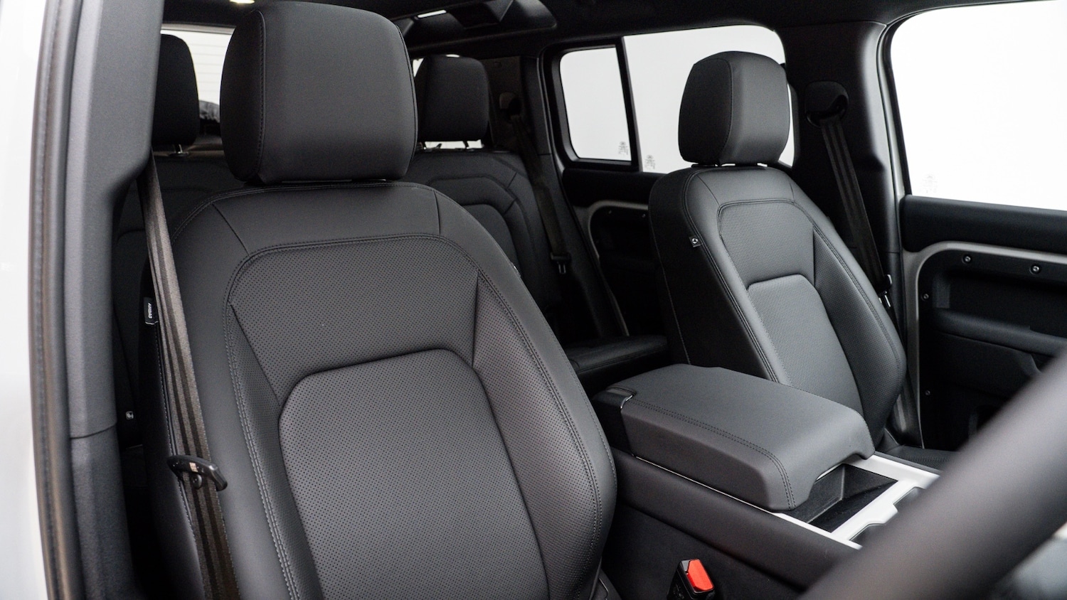 Used Land Rover Defender 2025 for sale - 77137666: Photo 3