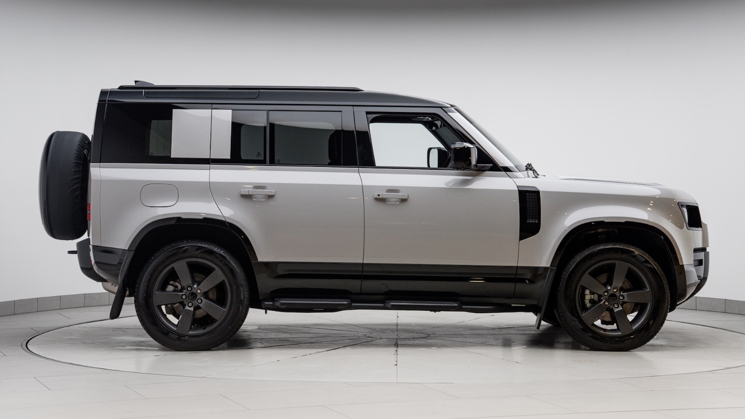 Used Land Rover Defender 2025 for sale - 77137666: Photo 5