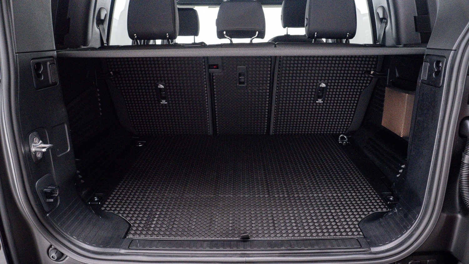 Used Land Rover Defender 2025 for sale - 77137666: Photo 8