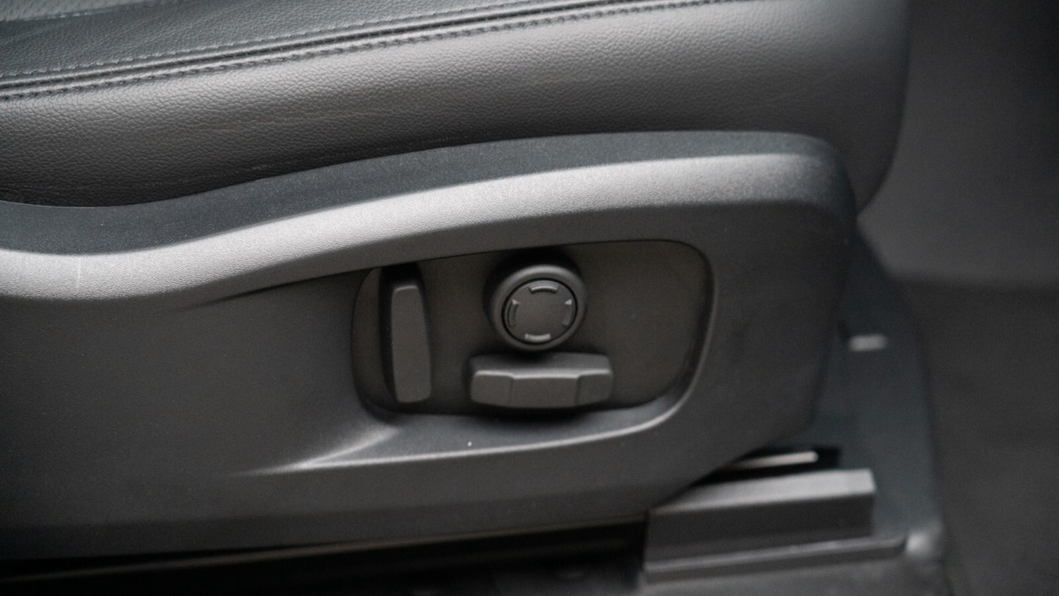 Used Land Rover Defender 2024 for sale - 76479726: Photo 16