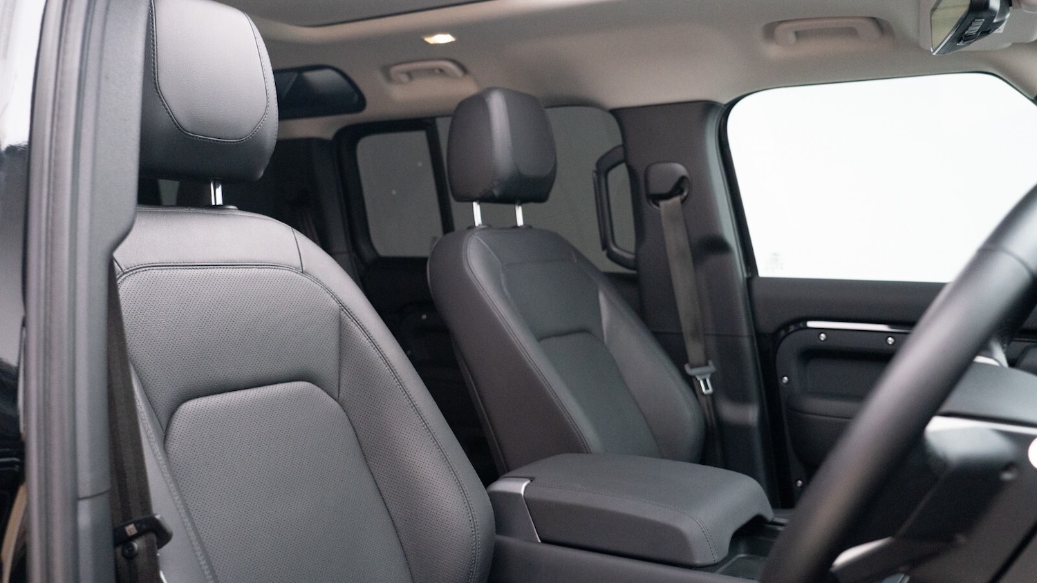 Used Land Rover Defender 2024 for sale - 76479726: Photo 3