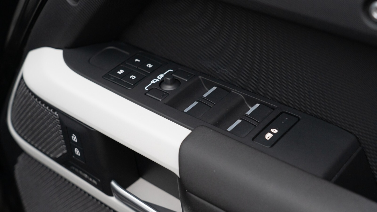 Used Land Rover Defender 2024 for sale - 76479726: Photo 31