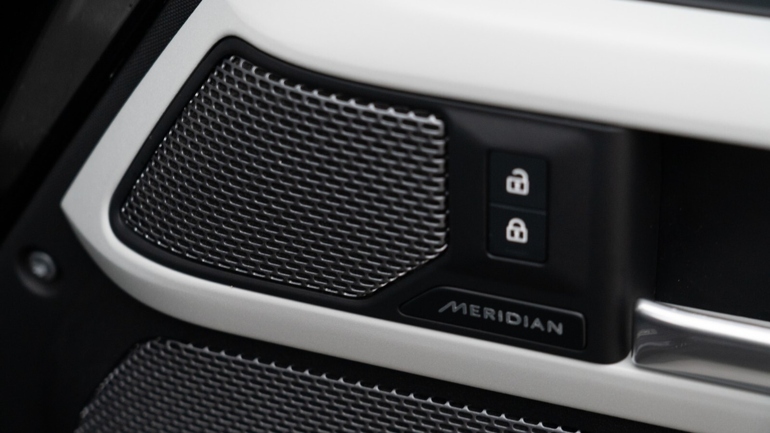 Used Land Rover Defender 2024 for sale - 76479726: Photo 32