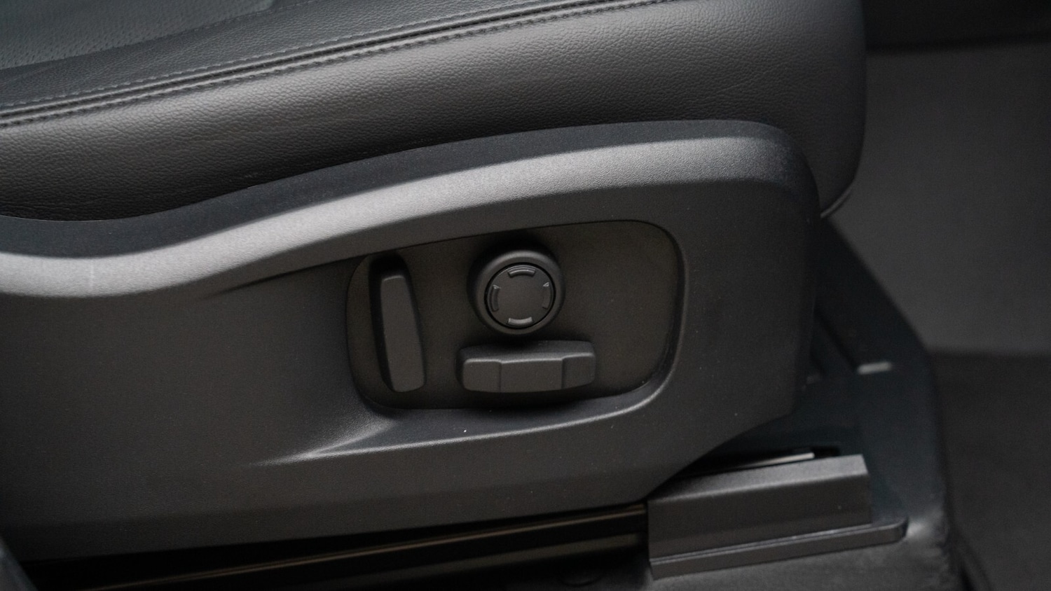 Used Land Rover Defender 2024 for sale - 76479726: Photo 34