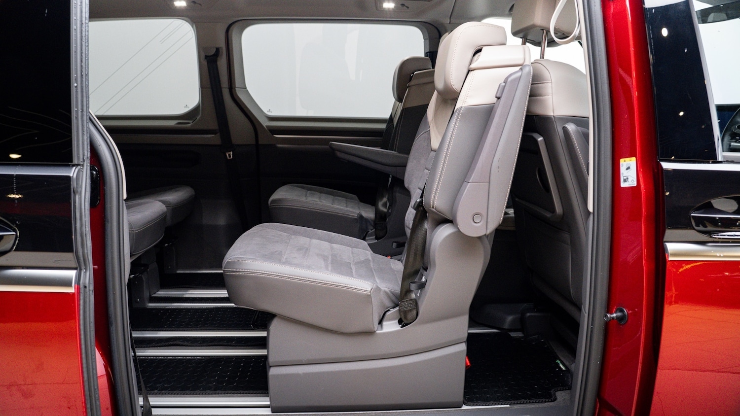 Used Volkswagen Multivan 2025 for sale - 77082636: Photo 11