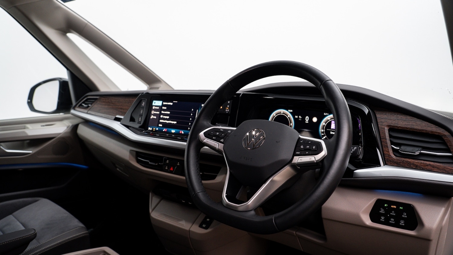 Used Volkswagen Multivan 2025 for sale - 77082636: Photo 25