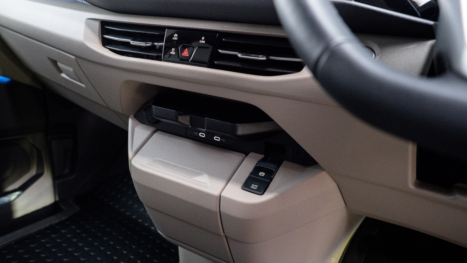 Used Volkswagen Multivan 2025 for sale - 77082636: Photo 32