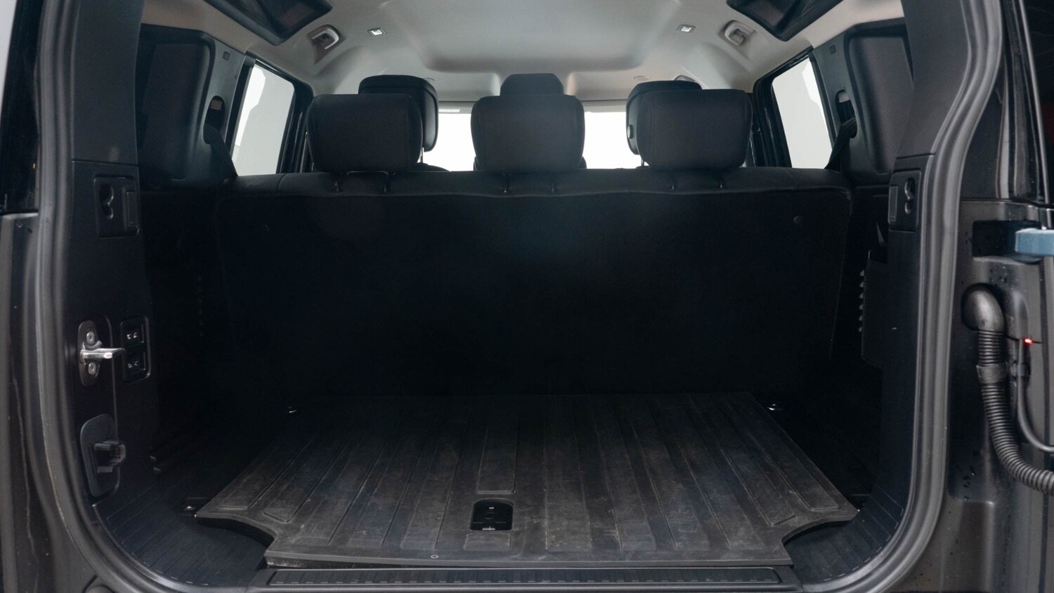 Used Land Rover Defender 2023 for sale - 76479730: Photo 12