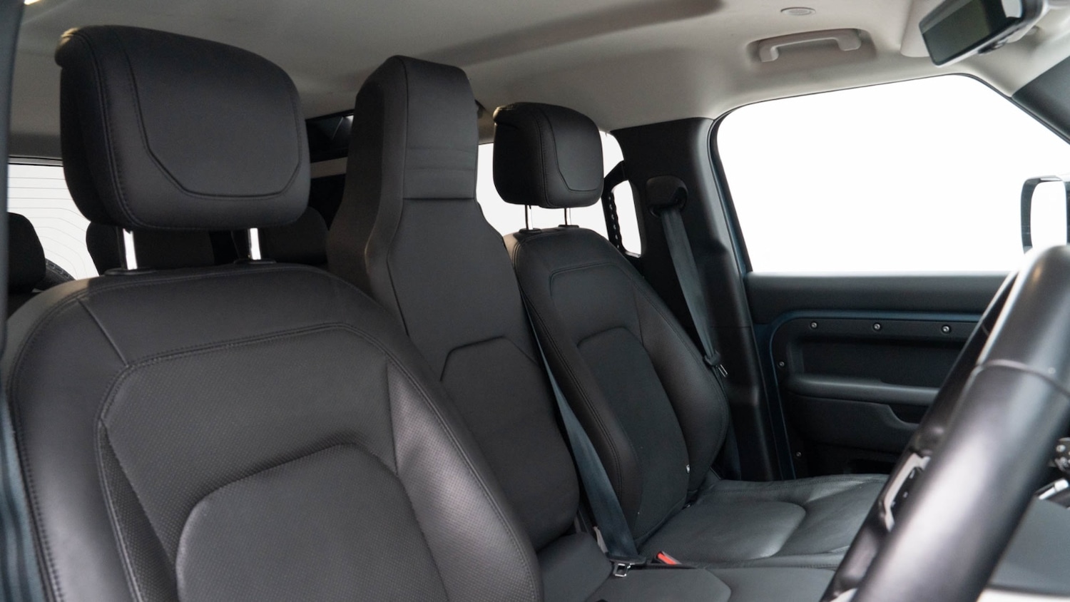 Used Land Rover Defender 2023 for sale - 76479730: Photo 3