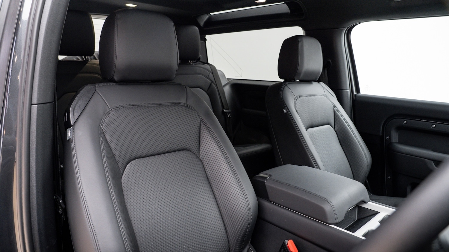 Used Land Rover Defender 2024 for sale - 77225016: Photo 3