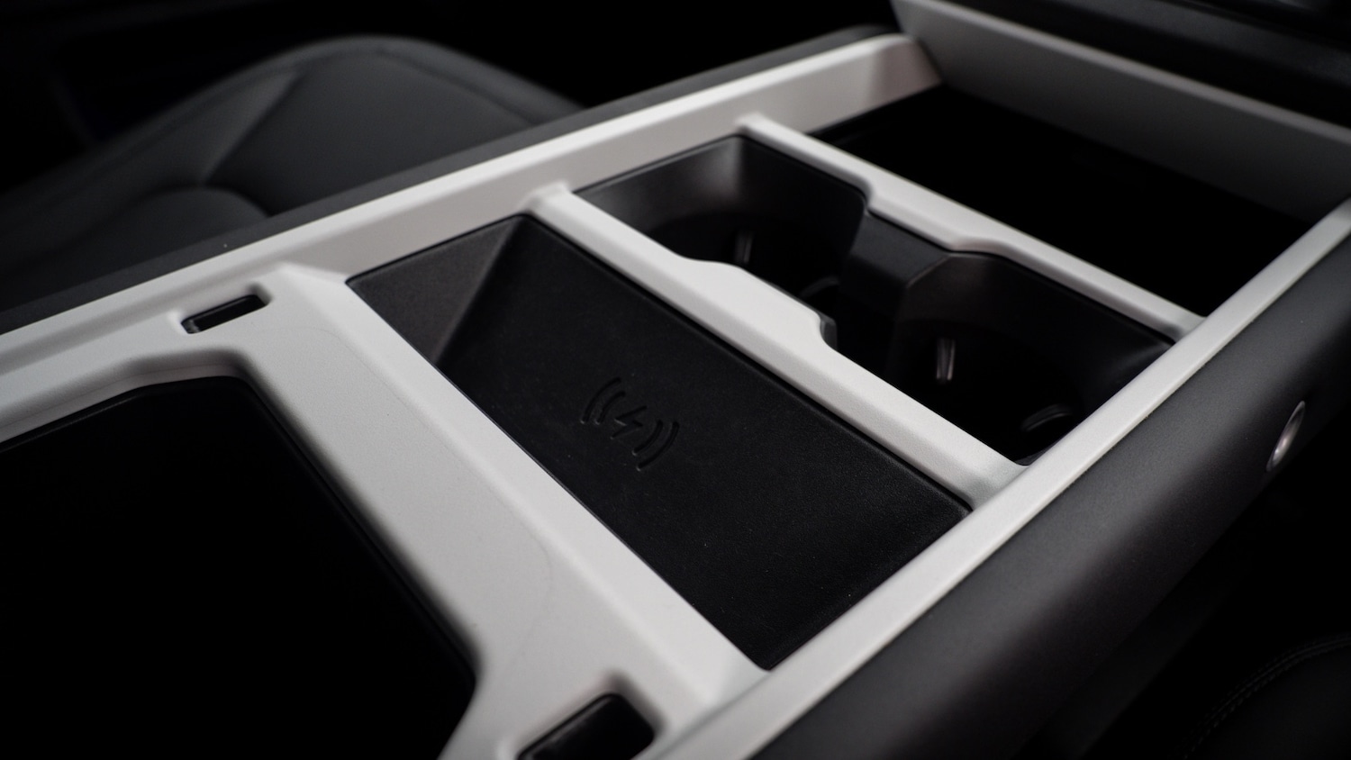 Used Land Rover Defender 2024 for sale - 77225016: Photo 32