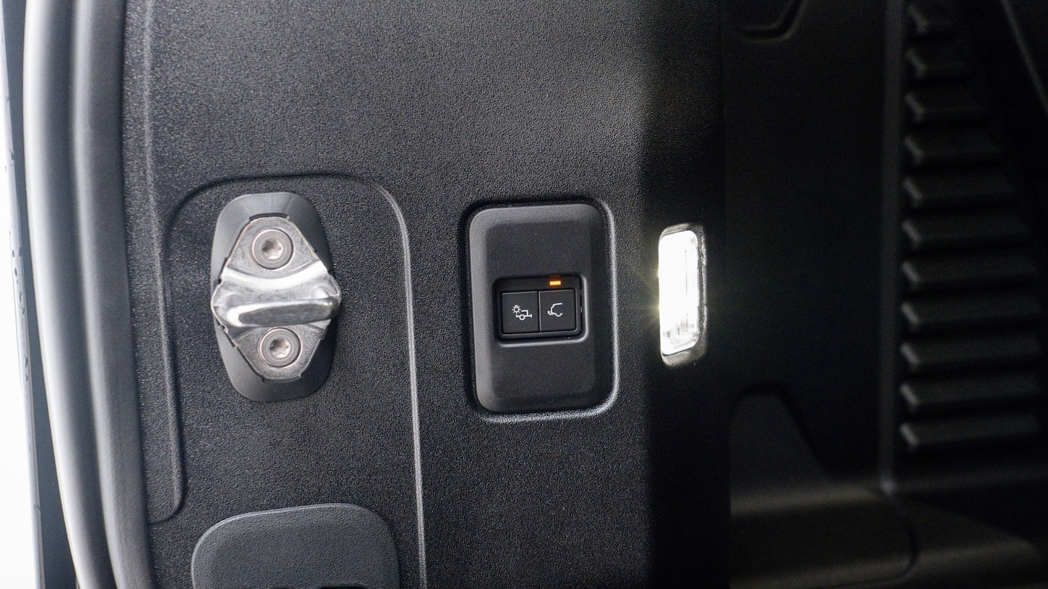 Used Land Rover Defender 2025 for sale - 77116092: Photo 9