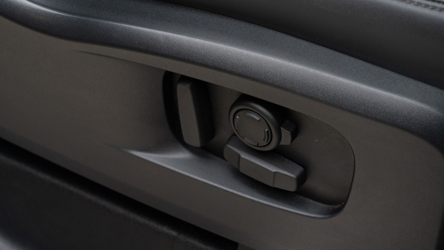 Used Land Rover Defender 2023 for sale - 77170574: Photo 37