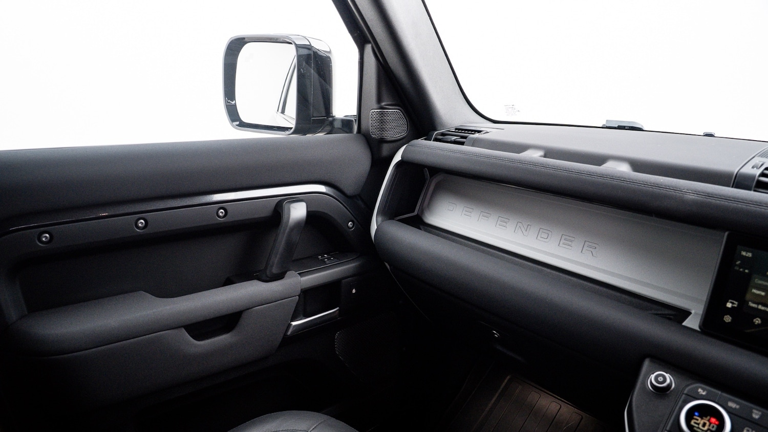 Used Land Rover Defender 2022 for sale - 76914855: Photo 27