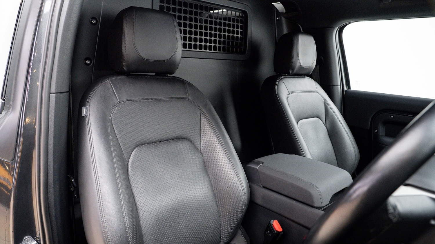 Used Land Rover Defender 2022 for sale - 76914855: Photo 3