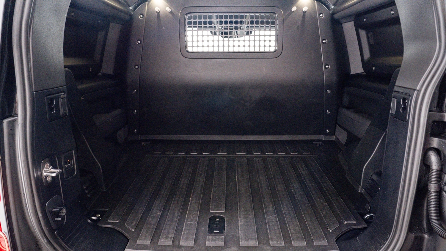 Used Land Rover Defender 2022 for sale - 76914855: Photo 4