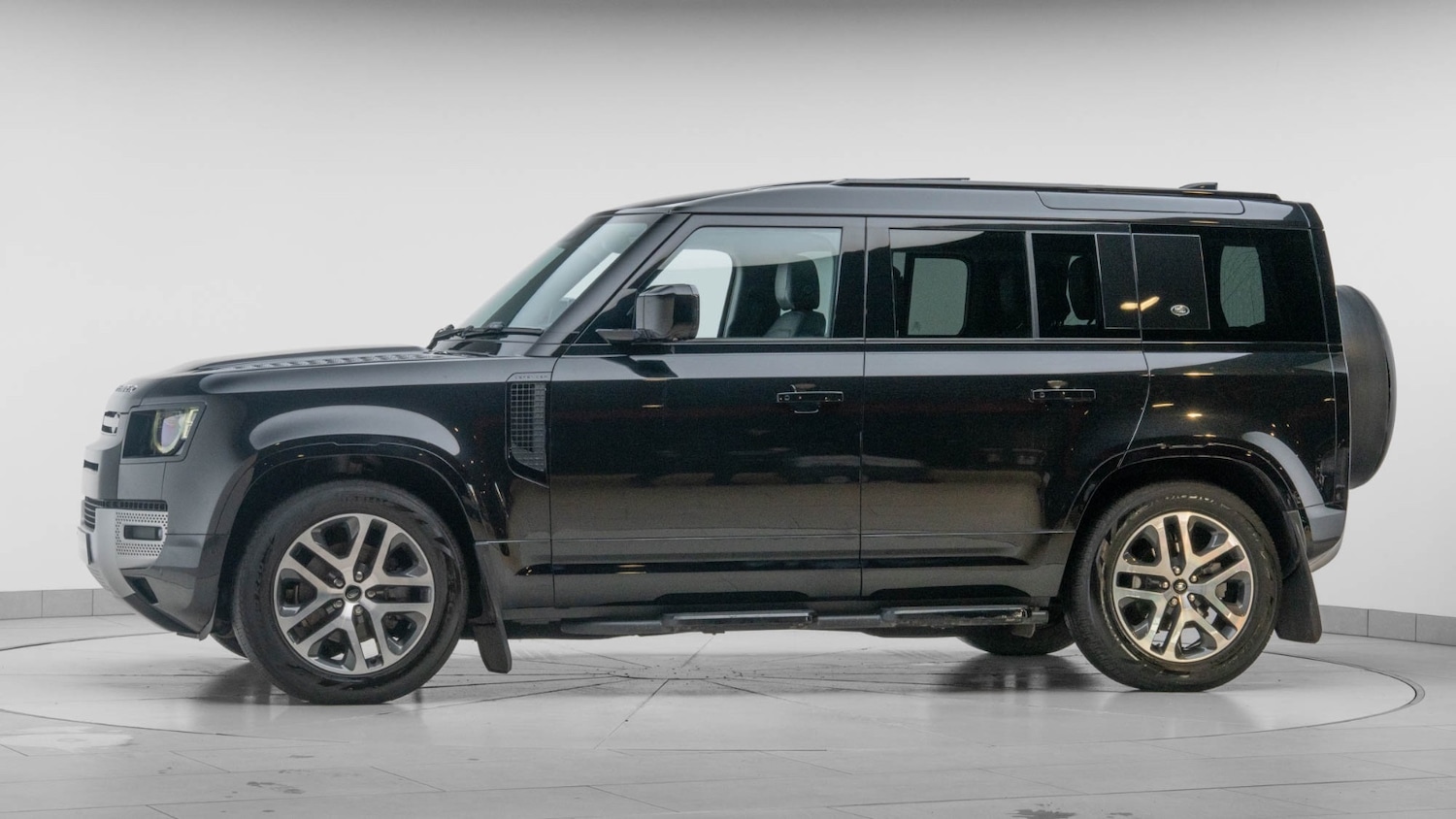 Used Land Rover Defender 2024 for sale - 76652382: Photo 4