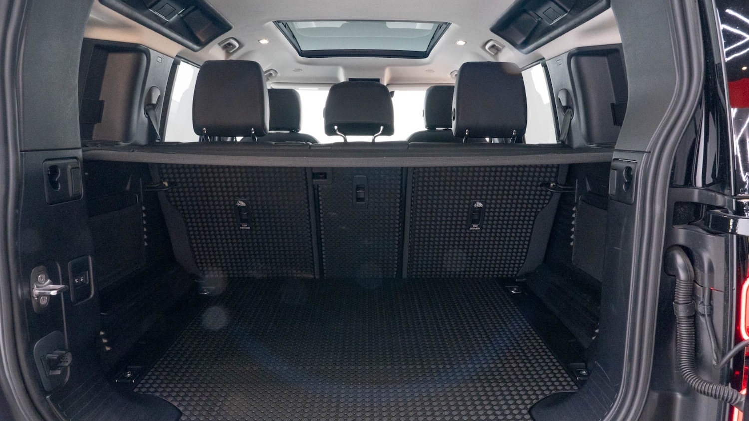 Used Land Rover Defender 2024 for sale - 76652382: Photo 8