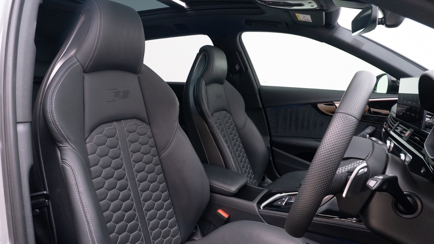 Used Mercedes-Benz GLB 2024 for sale - 76533729: Photo 3