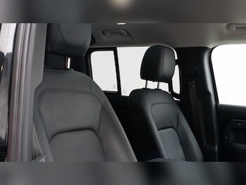 Used Land Rover Defender 2024 for sale - 75605768: Photo