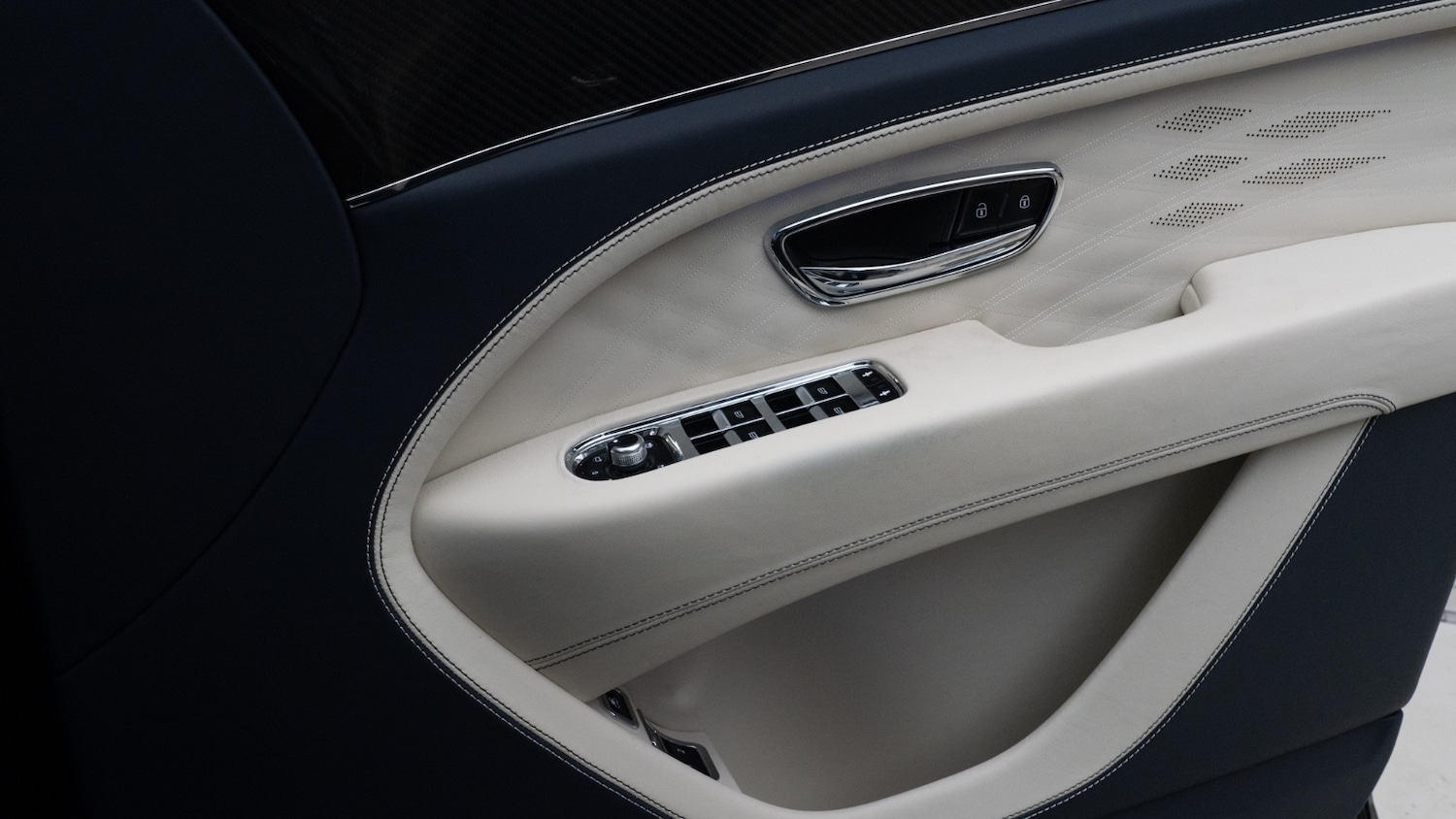 Used Bentley Bentayga 2023 for sale - 77665091: Photo 11