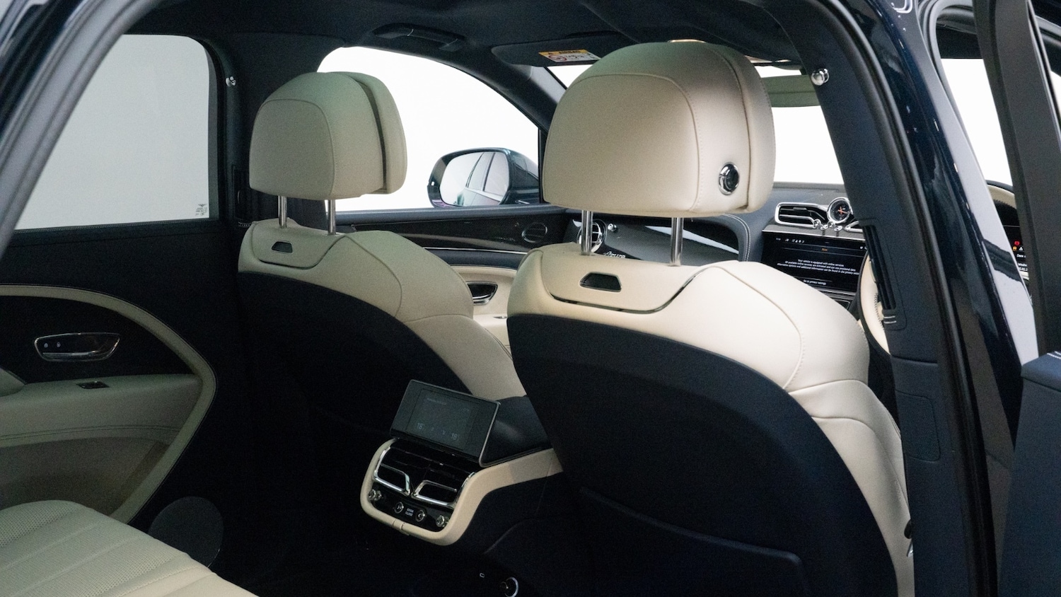 Used Bentley Bentayga 2023 for sale - 77665091: Photo 23