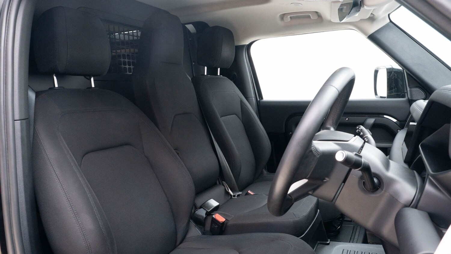 Used Land Rover Defender 2024 for sale - 76338903: Photo 3