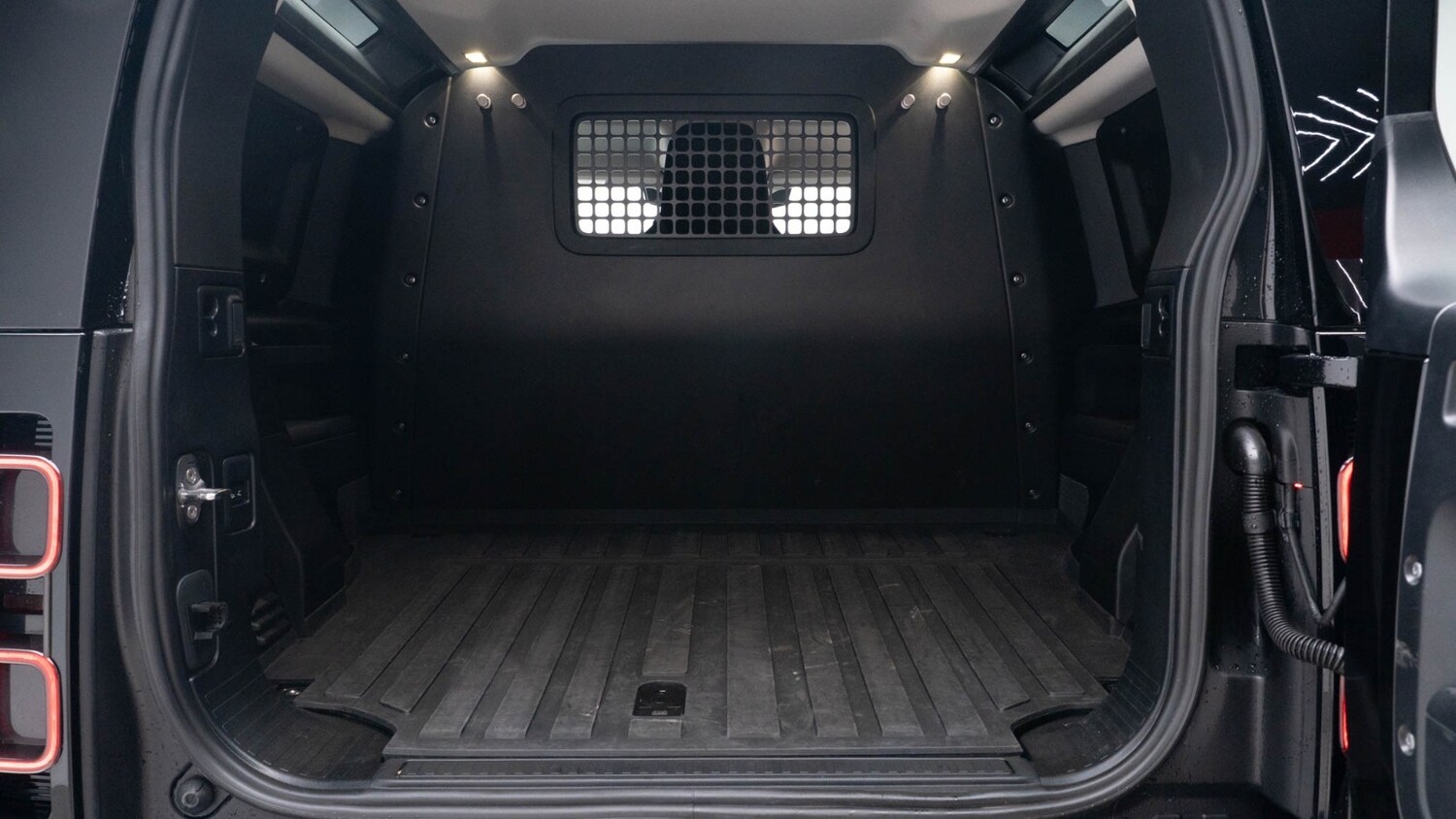 Used Land Rover Defender 2024 for sale - 76338903: Photo 8