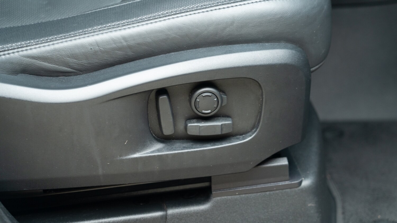 Used Land Rover Defender 2024 for sale - 77353790: Photo 24