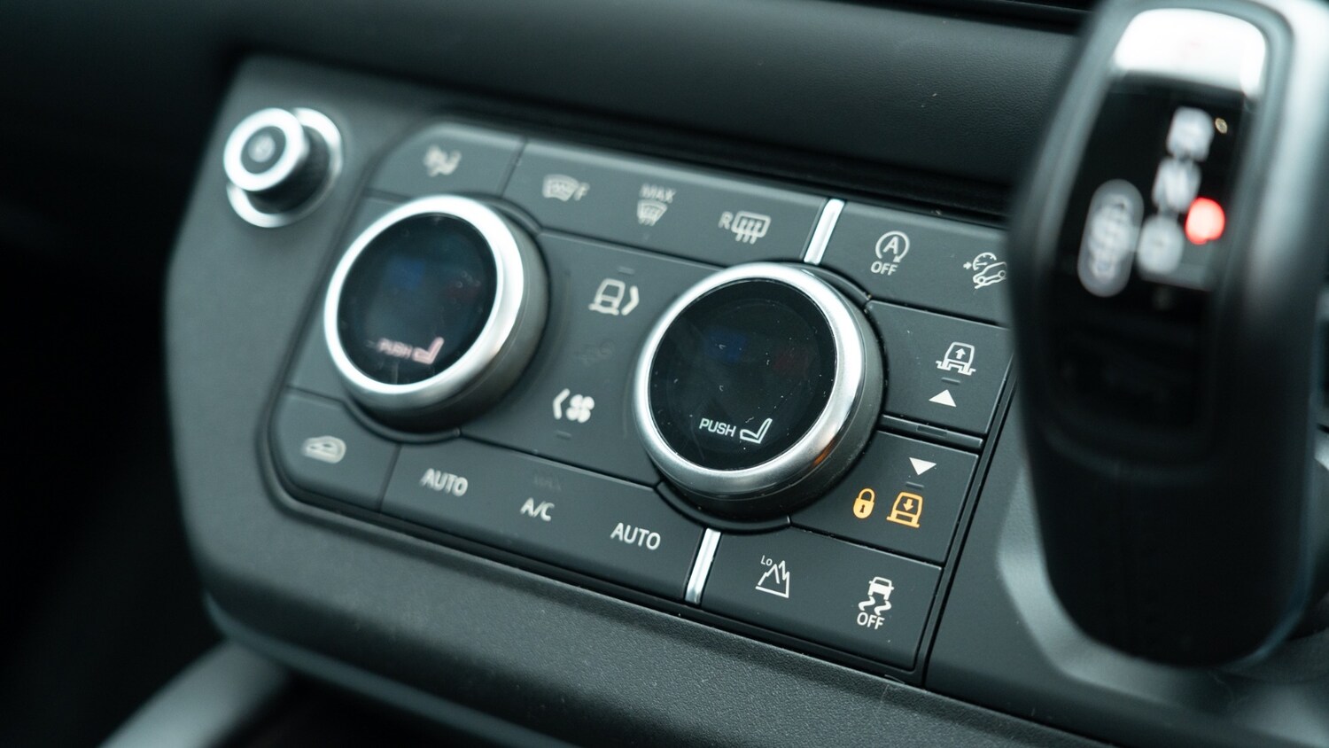 Used Land Rover Defender 2024 for sale - 77353790: Photo 26