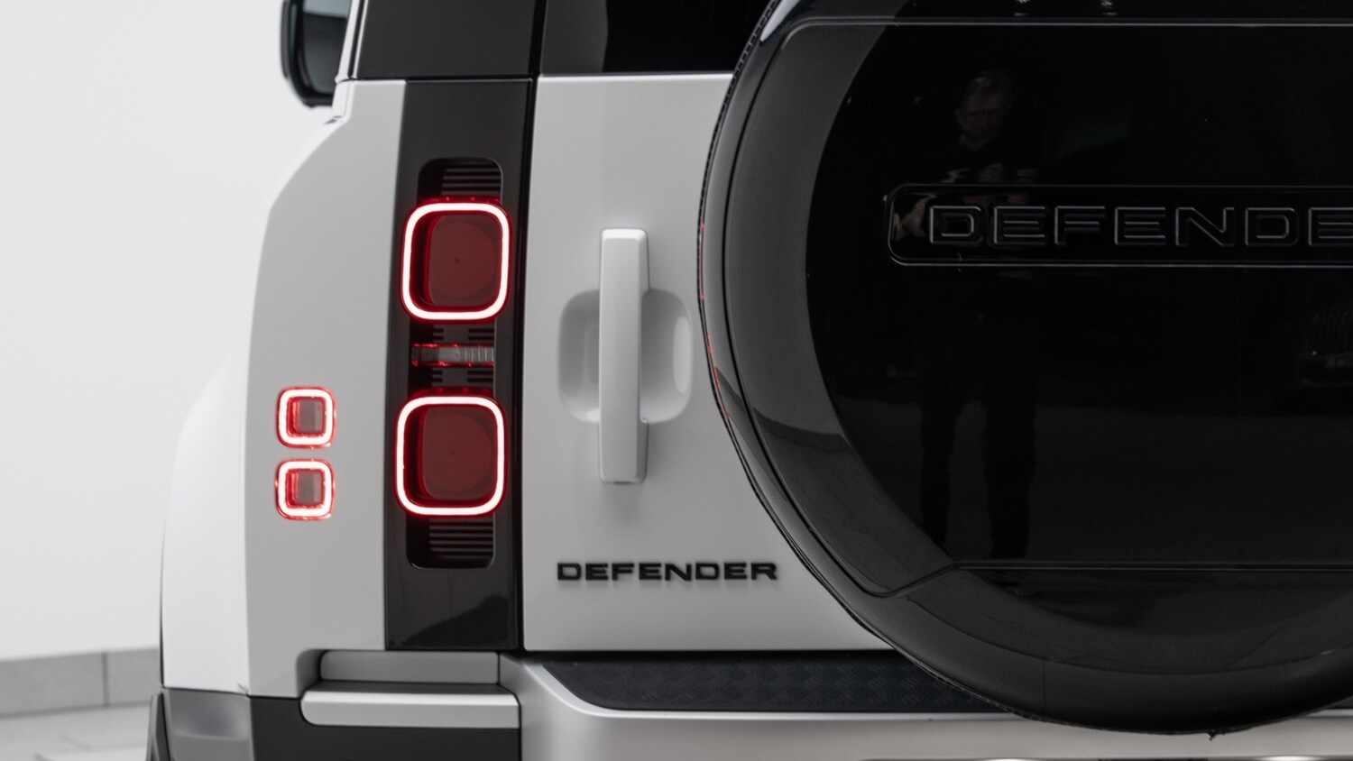 Used Land Rover Defender 2024 for sale - 76533872: Photo 12