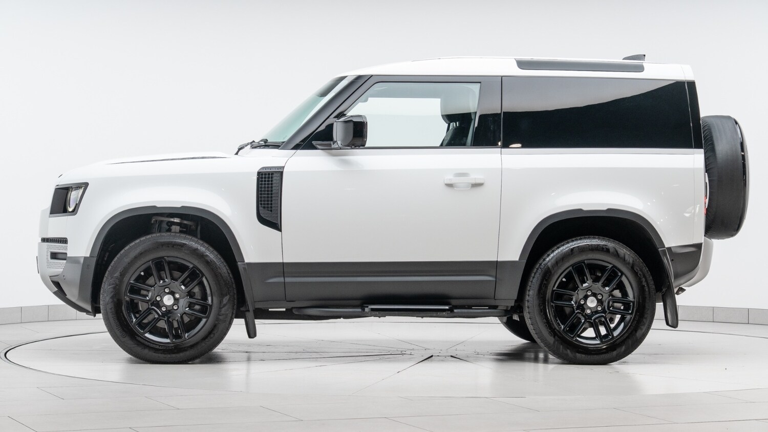 Used Land Rover Defender 2024 for sale - 76533872: Photo 5