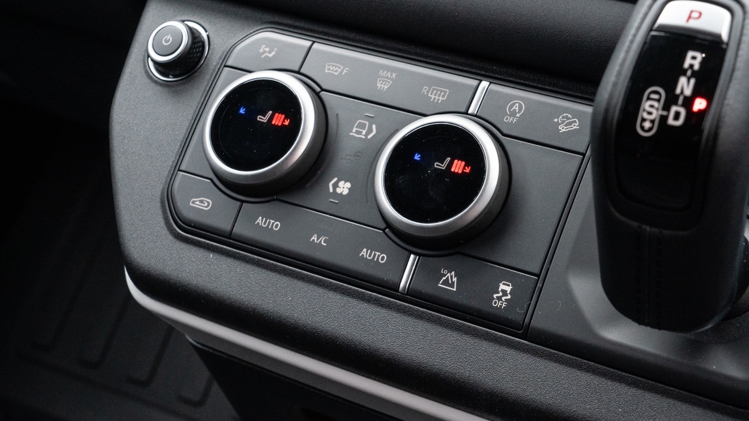 Used Land Rover Defender 2025 for sale - 76948329: Photo 16