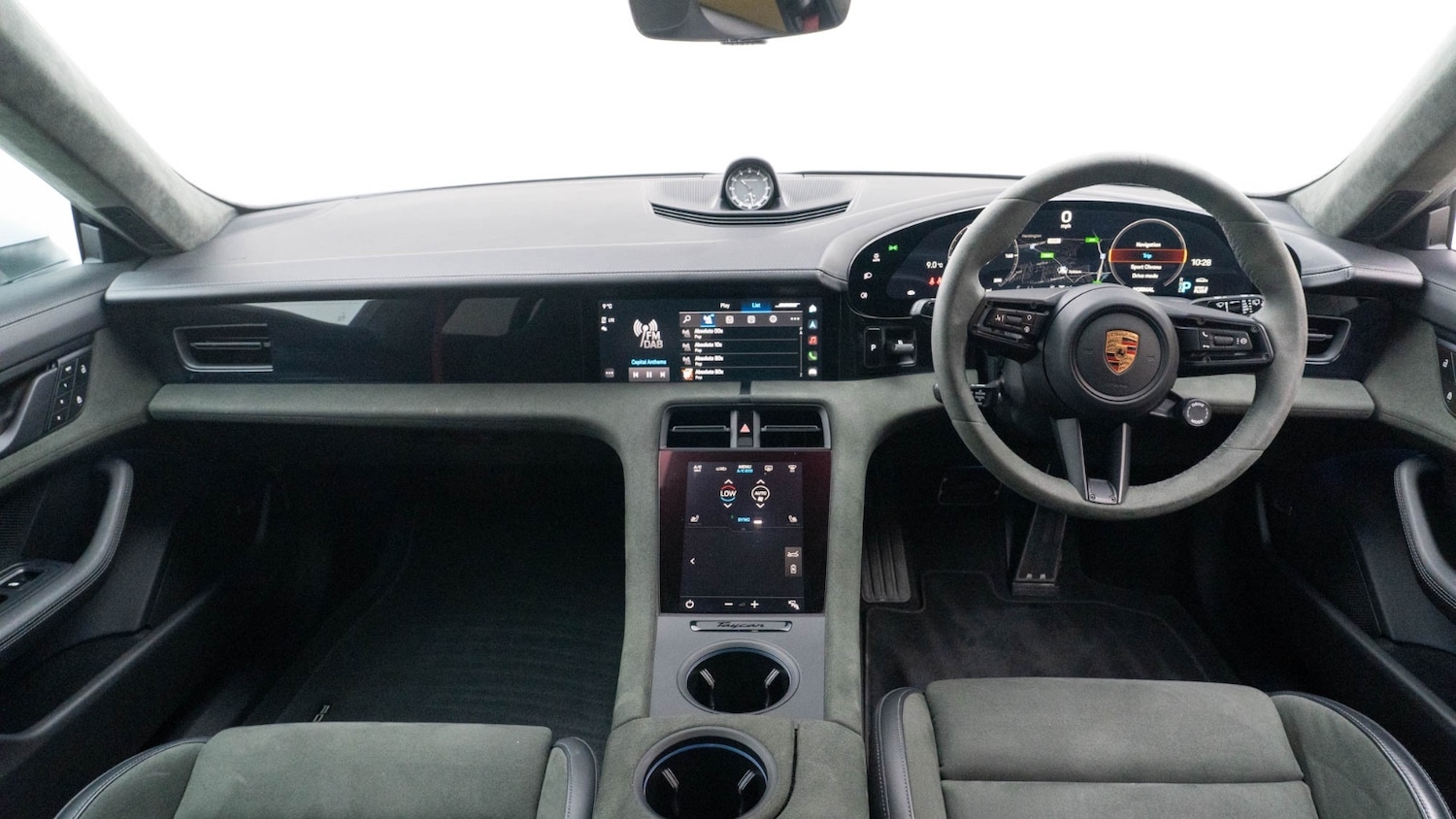 Used Porsche Taycan 2022 for sale - 76366513: Photo 2