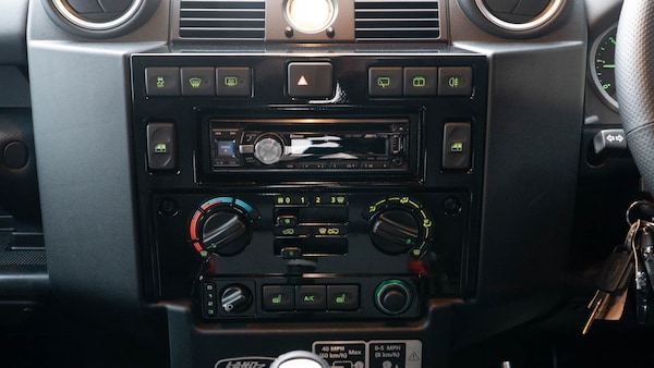 Used Land Rover Defender 90 2016 for sale - 76221751: Photo 21