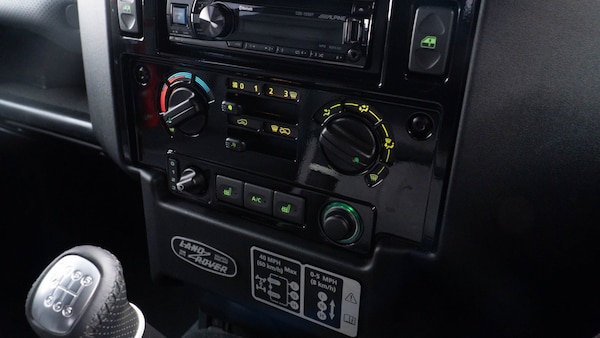 Used Land Rover Defender 90 2016 for sale - 76221751: Photo 24