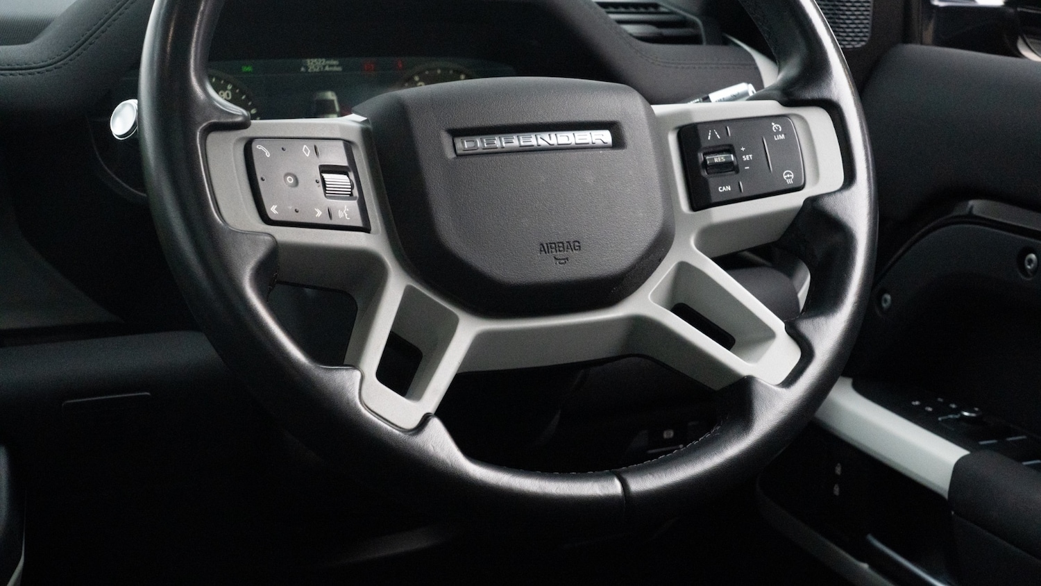 Used Land Rover Defender 2021 for sale - 76428180: Photo 12