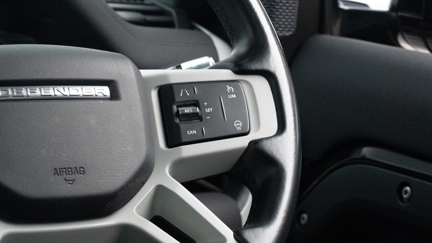 Used Land Rover Defender 2021 for sale - 76428180: Photo 14