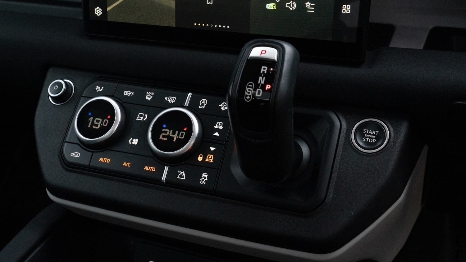 Used Land Rover Defender 2021 for sale - 76428180: Photo 18