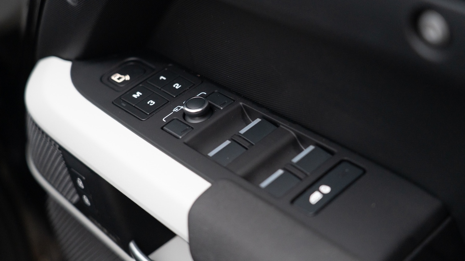 Used Land Rover Defender 2021 for sale - 76428180: Photo 26