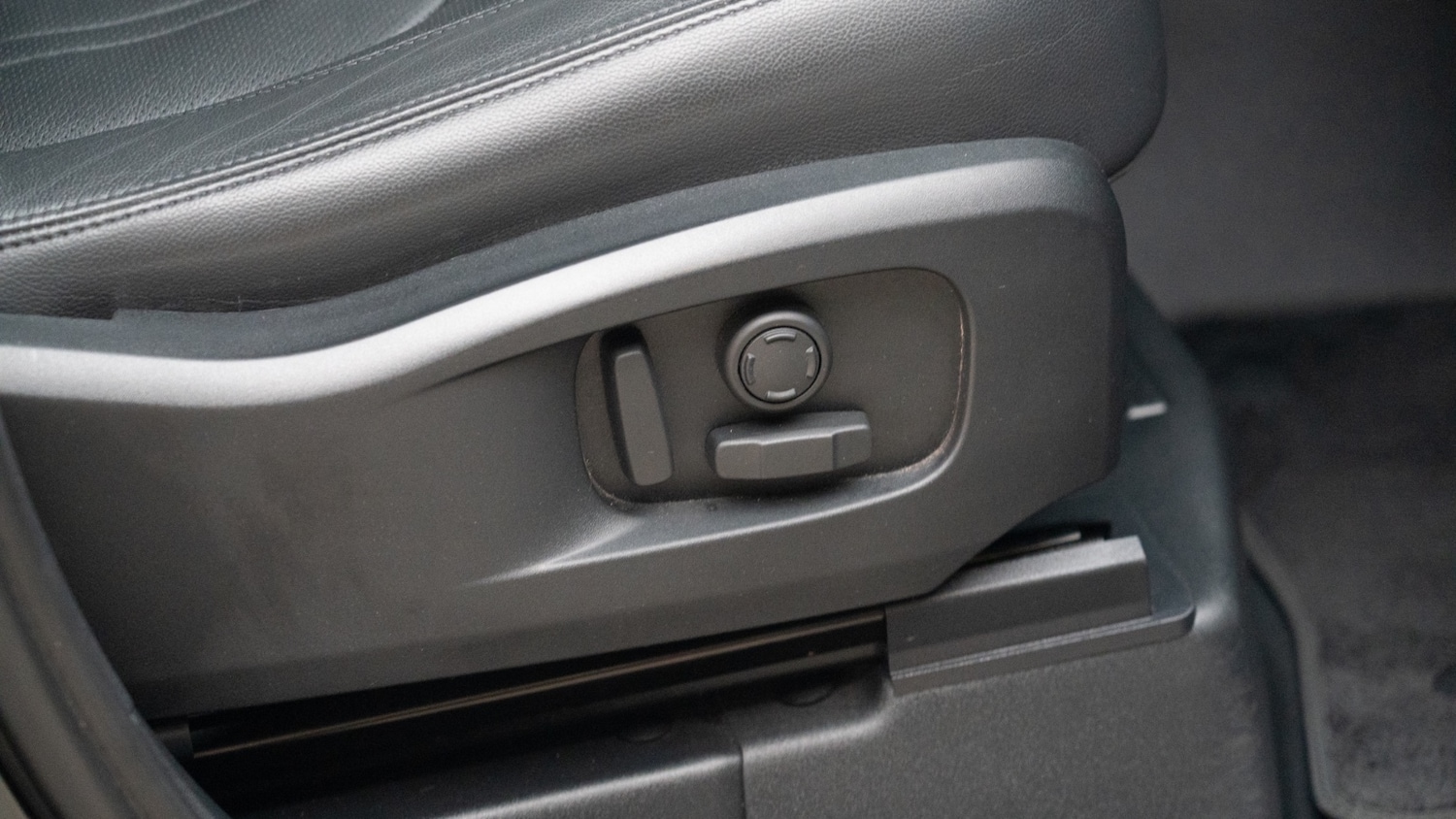 Used Land Rover Defender 2021 for sale - 76428180: Photo 27