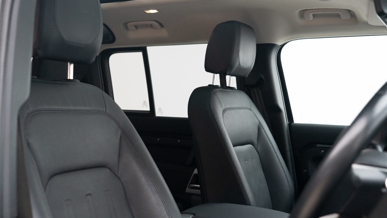 Used Land Rover Defender 2021 for sale - 76428180: Photo 3