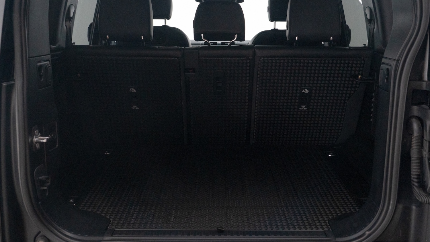 Used Land Rover Defender 2021 for sale - 76428180: Photo 32