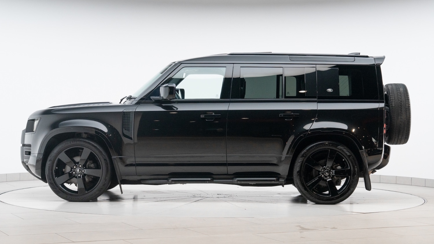 Used Land Rover Defender 2021 for sale - 76428180: Photo 5