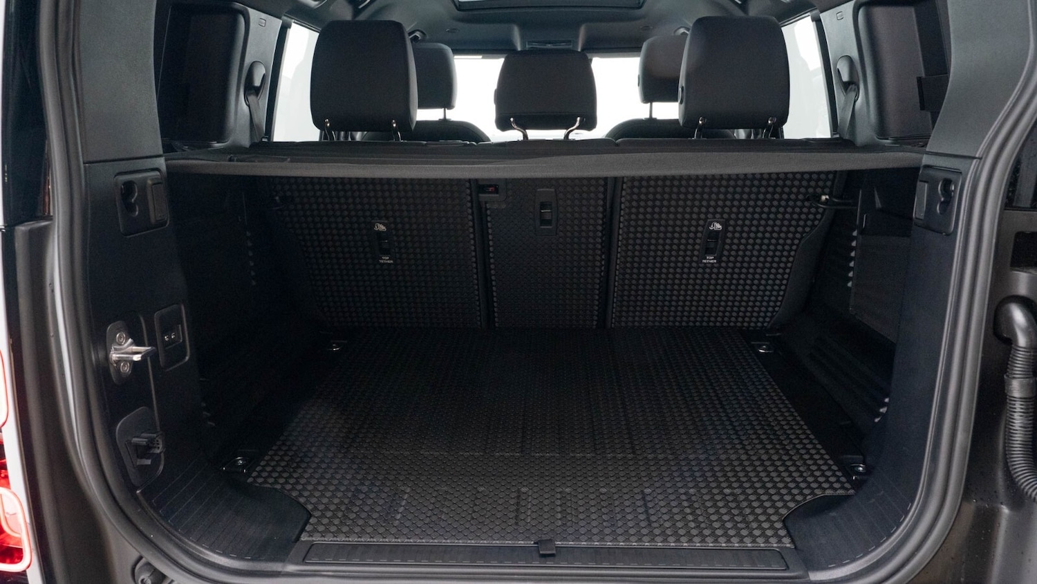 Used Land Rover Defender 2025 for sale - 76664527: Photo 13